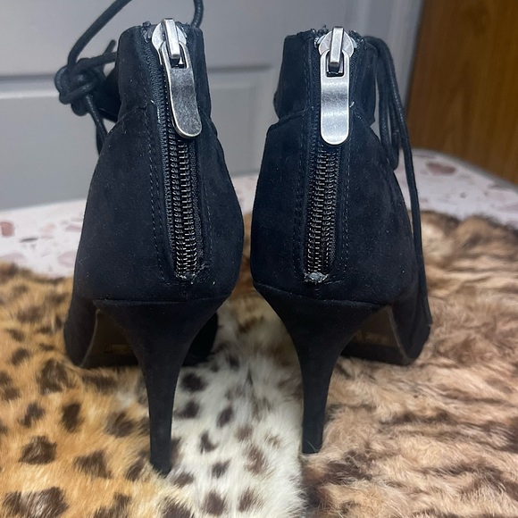 3/$20 💥 Chinese Laundry Strappy Lace-up Black Heels | Size 6.5 - Picture 7 of 10